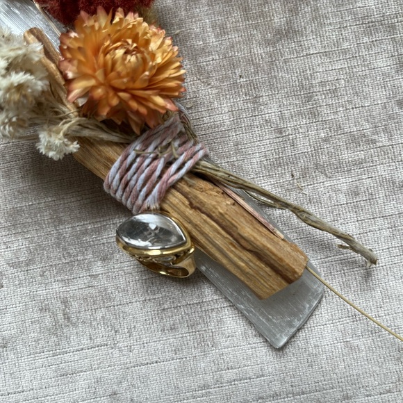 Auth John Hardy Solid Yellow And White Gold 18K Batu Glacier White Topaz Ring - Picture 2 of 7